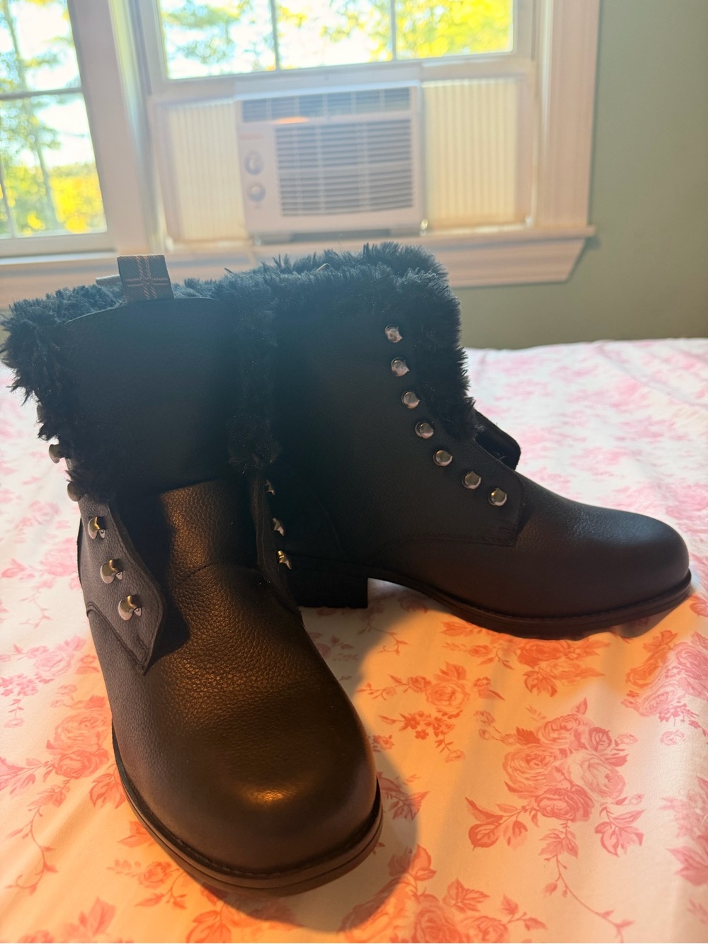 Barbour Black Faux-Fur Trim Lace-Up Quilted Boots